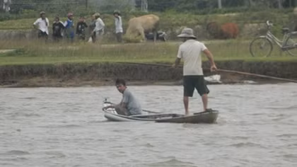 Không thấy về nhà, chồng quay lại tìm phát hiện vợ chết đuối 