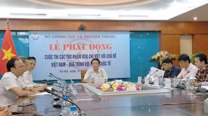 Thi viết “Việt Nam – Quá trình hội nhập quốc tế”