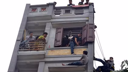 Tây “ngáo”, ta “ngáo” và những bi hài kịch