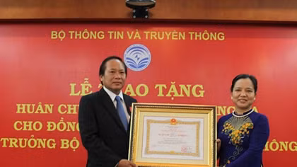 Bộ trưởng Bộ TT&TT Trương Minh Tuấn được tặng Huân chương Lao động 