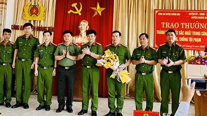 Thưởng 40 triệu đồng cho Công an huyện Hoằng Hoá