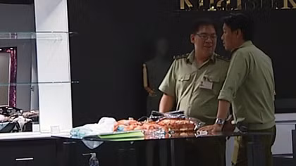 Ba cửa hàng Khaisilk ở Sài Gòn bị kiểm tra