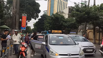 Đối thoại về Uber, Grab: Vẫn chưa tìm được tiếng nói chung