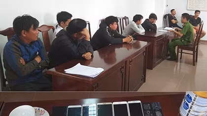 Điện thoại rủ nhau vào vào rừng tràm đánh bạc