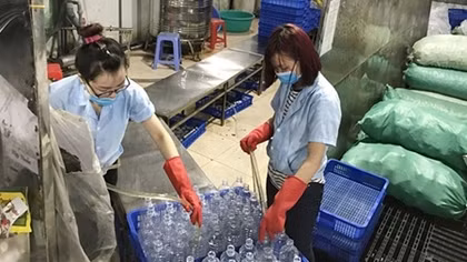 Xử phạt các doanh nghiệp sản xuất nước muối sinh lý không đảm bảo