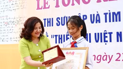 Trao giải cuộc thi Sưu tập tem