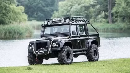 Vì sao chiếc Land Rover Defender SVX đắt ngang Rolls-Royce Ghost?