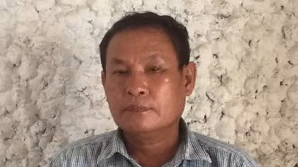 Bổ cuốc vào đầu hàng xóm rồi ra đồng làm việc