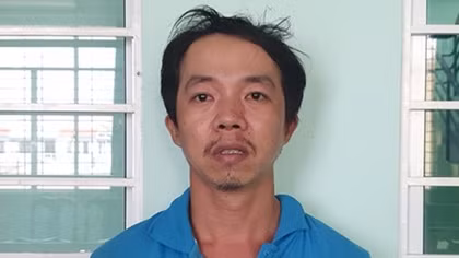 Bắt quả tang tên trộm chuyên lấy túi xách trên xe máy