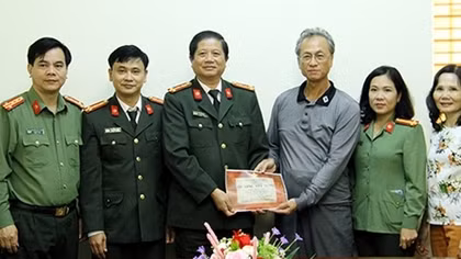 Công an Lào Cai nhận hiện vật lịch sử