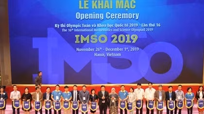 352 học sinh quốc tế tham dự Kỳ thi Olympic Toán và Khoa học tại Việt Nam