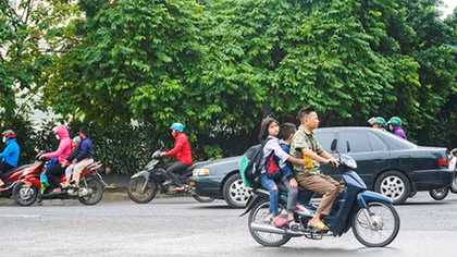 Tái diễn tình trạng trẻ em không đội MBH khi tham gia giao thông