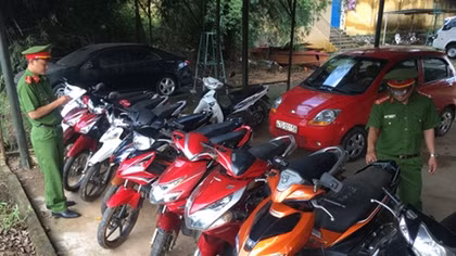 Khởi tố nhóm đối tượng gây 12 vụ trộm cắp xe máy