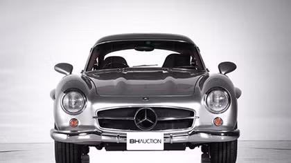 Mercedes-Benz 300SL độ AMG tay lái nghịch giá triệu đô ai cũng thèm muốn