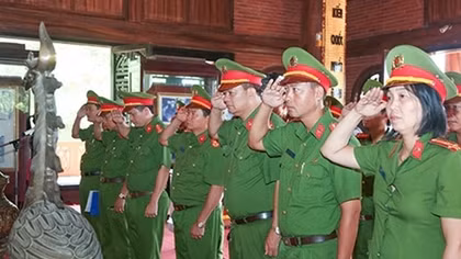 Cảnh sát PCCC tỉnh Thái Nguyên: Dâng hương, báo công nhân ngày truyền thống