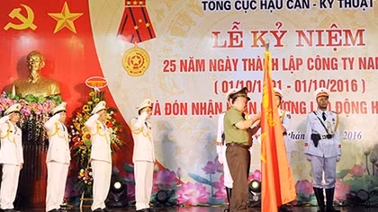 Công ty Nam Triệu đón nhận Huân chương Lao động hạng Nhất