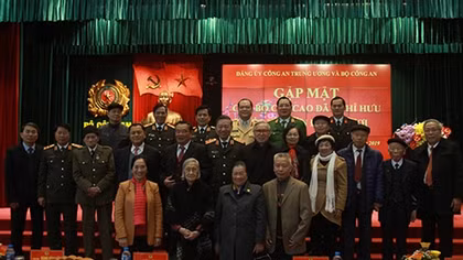 Gặp mặt, chúc Tết nguyên lãnh đạo Bộ Công an, sĩ quan Công an cao cấp qua các thời kỳ