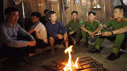 Xây lầu thắng lợi trên nền nhân dân