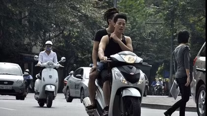 Cảnh sát cơ động bị thương khi làm nhiệm vụ