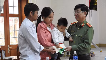 Hy sinh vì nhân dân trong lũ dữ