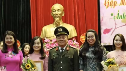 Gặp mặt ngày Quốc tế phụ nữ và trao giải ảnh đẹp nữ chiến sỹ Công an