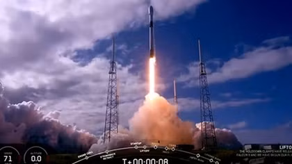 SpaceX tiếp tục phóng vệ tinh cung cấp Internet tốc độ cao