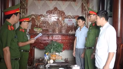 Bắt tạm giam chủ sản xuất hơn 2 triệu lít xăng giả ở Nghệ An