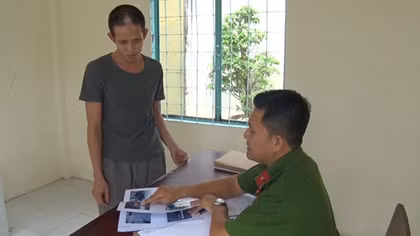 Đối tượng bị truy nã đập phá xe ô tô chở lãnh đạo tỉnh đang chờ đèn đỏ