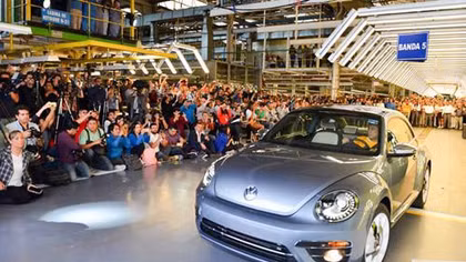 Hãng xe Volkswagen chính thức dừng sản xuất “con bọ” Beetle