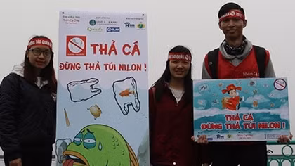 Cảm động với thông điệp “Thả cá đừng thả túi nilon”