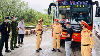 Công an Thanh Hoá kiểm soát chặt người và phương tiện vào địa bàn tỉnh