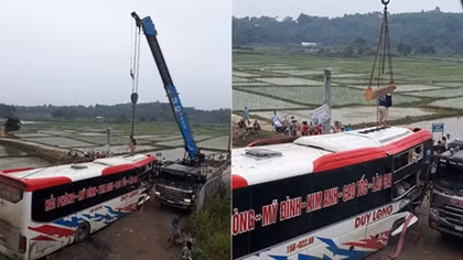 Xe ô tô mất lái 1 người tử vong, 13 người bị thương