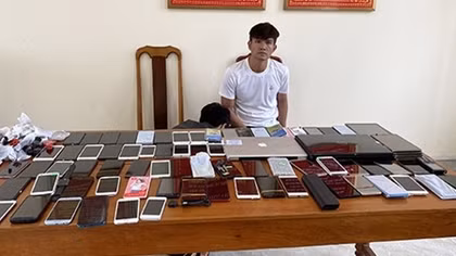 Nhân viên bảo vệ khách sạn lấy trộm 80 điện thoại di động