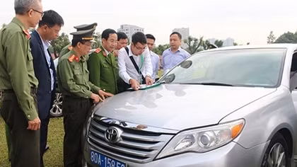 Thí điểm gắn thẻ điện tử không dừng cho một số xe của Bộ Công an