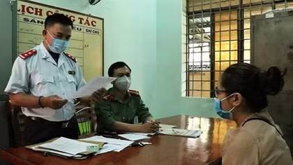 Đăng tin sai về “thuốc kháng sinh Corona", 2 nữ 9x bị phạt 