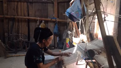 Khi dệt lanh Lùng Tám “xuất ngoại”