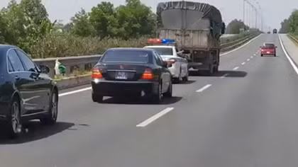 Phạt 2,5 triệu đồng đối với lái xe không nhường đường cho đoàn xe ưu tiên