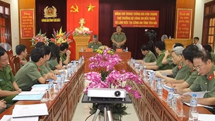 Thứ trưởng Bùi Văn Thành làm việc tại Công an tỉnh Yên Bái