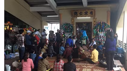 BQL chợ Hạ Long I làm ngơ để tiểu thương tổ chức hầu đồng?