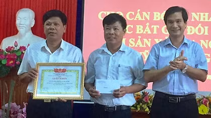Phút sinh tử khống chế tên cướp có súng ở quỹ tín dụng