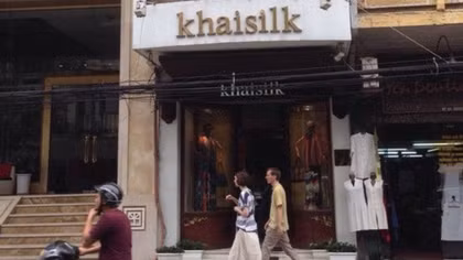 Bán khăn lụa, mỗi tháng Khaisilk thu tiền tỷ
