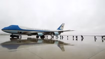 COVID-19 khiến dự án chuyên cơ Air Force One cũng... đội giá