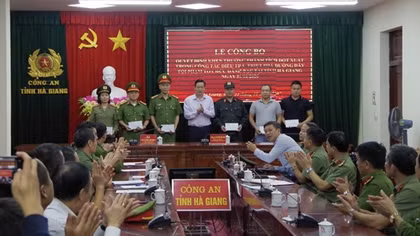 Khen thưởng vụ triệt phá đường dây đánh bạc 5 tỉ đồng/ngày