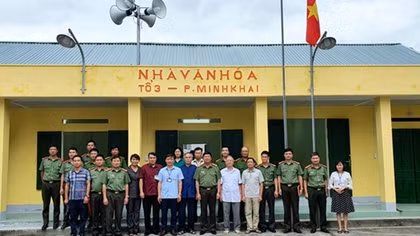 Trao tặng kinh phí hỗ trợ sửa chữa Nhà Văn hóa