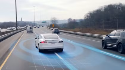 Tính năng tự lái của Tesla khiến người dùng “thót tim”