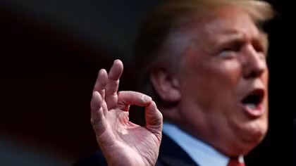 Bầu cử Mỹ: Tỷ phú D. Trump liên tục vượt “lằn ranh đỏ”