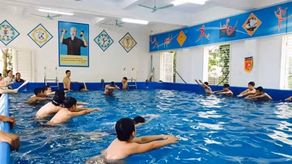 Cần có kế hoạch dài hạn xóa “mù” bơi cho trẻ em ở Hà Nội