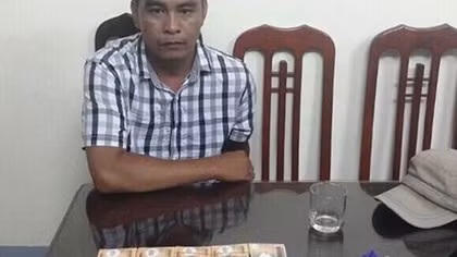 Bị bắt cùng 100 triệu tiền giả