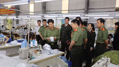 Lực lượng Công an trên tuyến đầu phòng, chống dịch