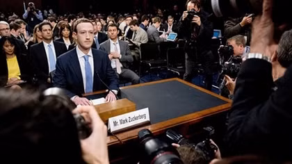 CEO Facebook Zuckerberg khai gì về vụ lộ thông tin người dùng?